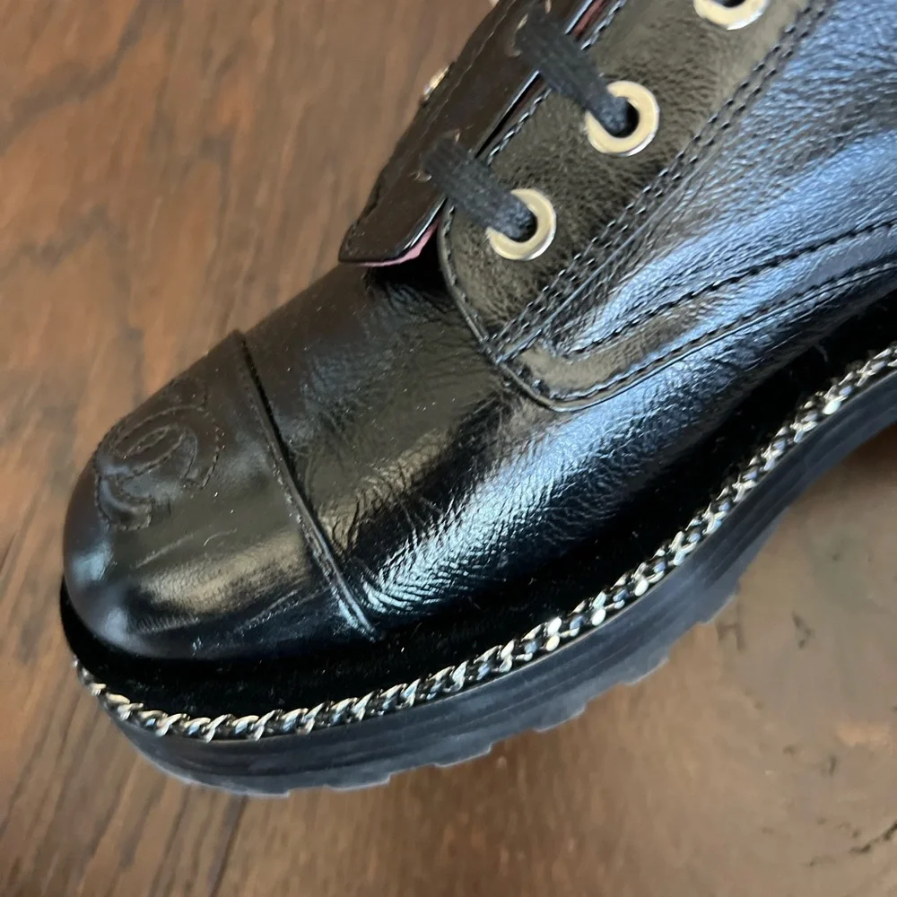 100% Authentic CHANEL calfskin velvet pearl combat boots - Picture 5 of 9